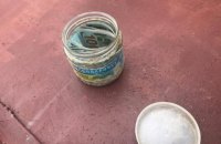 НАБУ затримало сумського суддю з $2 тис. в баночці з-під горошку