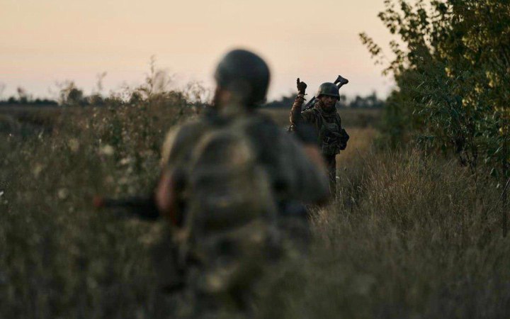 Нові контракти для армії: зарплати, відстрочки, СЗЧ. Головне з брифінгу Міноборони
