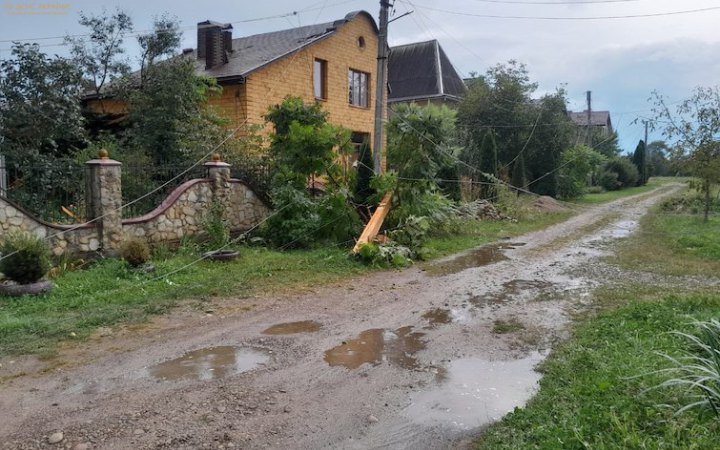 В Івано-Франківській області через негоду пошкоджено понад 30 житлових будинків