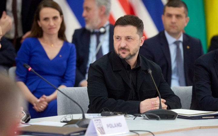 Зеленський на саміті “Бухарестської дев’ятки”: санкції та далекобійні спроможності посилюють тиск на Росію