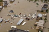 В Керчи после дождя затопило улицы и дома по второй этаж