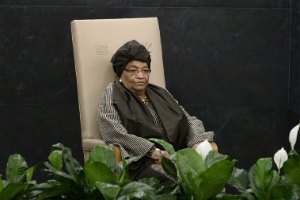 Президент Либерии пообещала победить Эболу к Рождеству