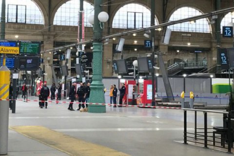 Чоловіка з ножем затримали на вокзалі в Парижі