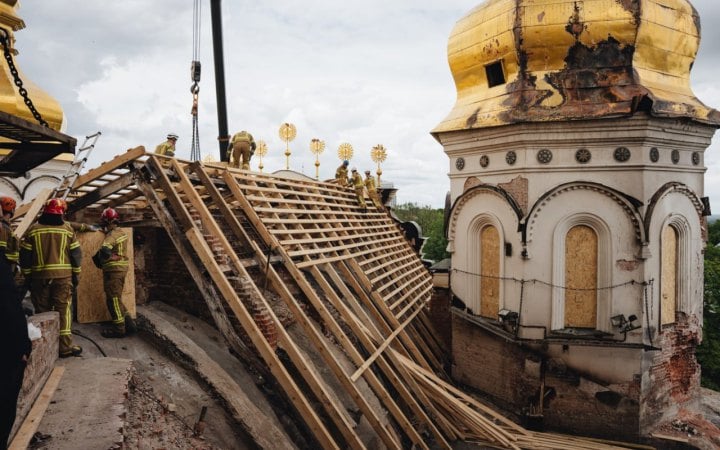 У Лаврі в Києві почала роботу комісія з обстеження даху: 70% вже закрито аварійним накриттям