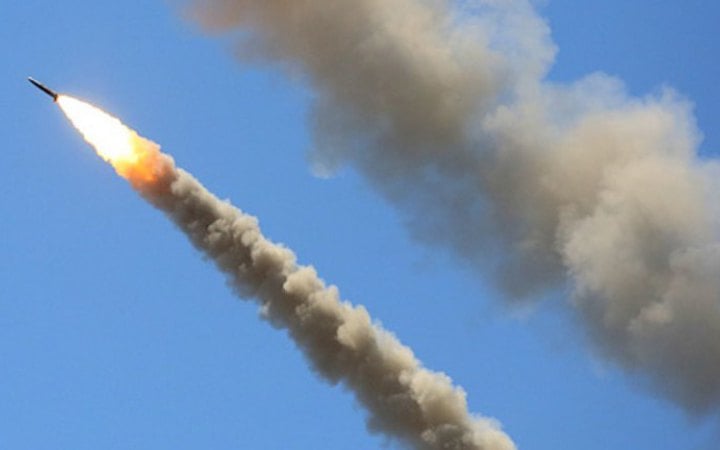 Росіяни атакували Київ балістикою і "Цирконами", є загиблі (доповнено)