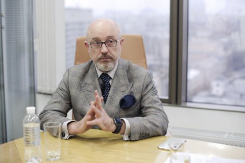 Резников заявил, что будет временно возглавлять украинскую делегацию в ТКГ