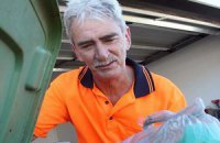 Австралиец случайно выбросил украшения на 53 тысячи долларов