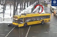 У Києві тролейбус збив жінку на пішоходному переході