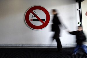 Табачный дым приводит к заболеваниям ушей у детей