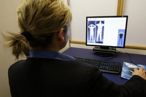 Раздевающие сканеры в аэропортах признали небезопасными