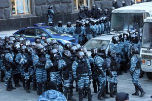​Митингующие начали блокировать правительство 