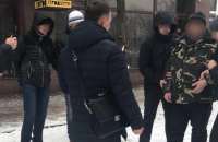 В Сумах задержали пограничника, который вместе с двумя экс-силовиками вымогал 40 тыс. грн от местного жителя