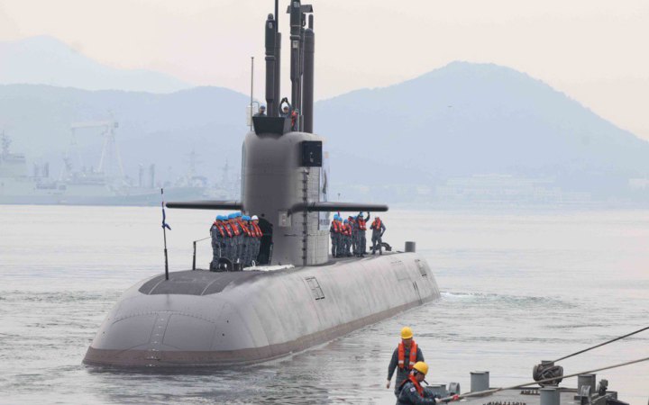 Південнокорейський підводний човен прибув до Канади 