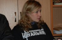 Активистку луцкого Евромайдана посадили под домашний арест за надругательство над портретом Януковича