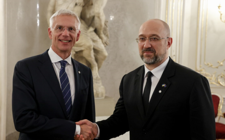 Шмигаль привітав Кріш’яніса Каріньша з призначенням на посаду прем’єра Латвії
