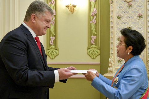 Порошенко принял верительные грамоты от послов пяти стран