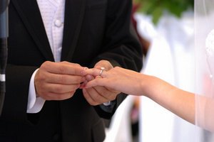 Только 23% украинских семейных пар венчались в церкви