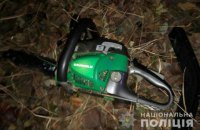 В Запорожье полицейские задержали мужчину, который угрожал им бензопилой