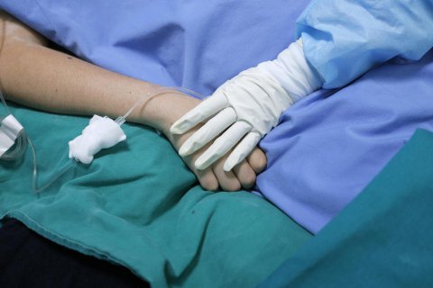 В Украине за минувшие сутки обнаружили самое большое с начала февраля количество заболевших ковидом