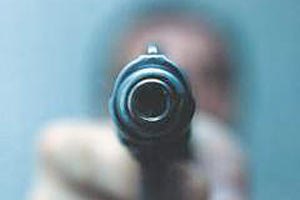 В Харькове двое вооруженных мужчин ограбили АЗС