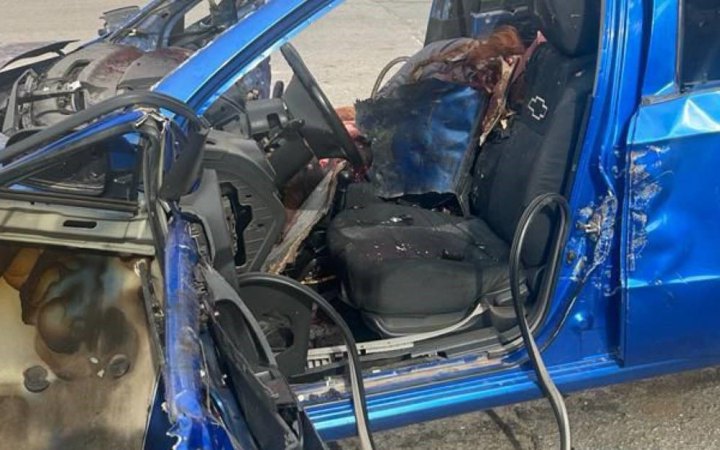 У Бериславі росіяни вдарили з дрона по автомобілю, в якому їхало цивільне подружжя, – Єрмак
