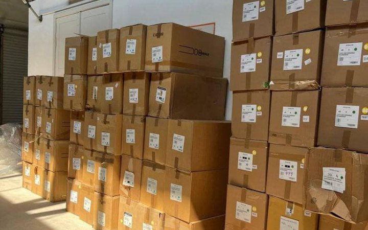 Вместе с гумпомощью в Украину пытались ввезти тысячи пар новой обуви стоимостью более 2 млн грн, - ГТСУ