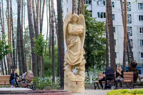 В Ирпени за замечание бойца Нацгвардии ударили ножом в живот, а его собаку зарезали