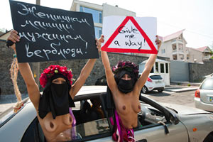 FEMEN потребовали от Саудовской Аравии пустить женщин за руль