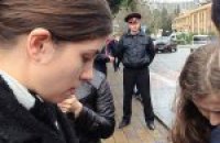 ​В Сочи задержали Толоконникову и Алехину