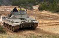 Сунак пообіцяв посприяти якнайшвидшому надходженню британської техніки на фронт в Україні