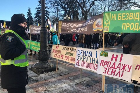 Зеленський приїхав у Раду для консультацій з фракцією "Слуга народу" щодо земельного закону