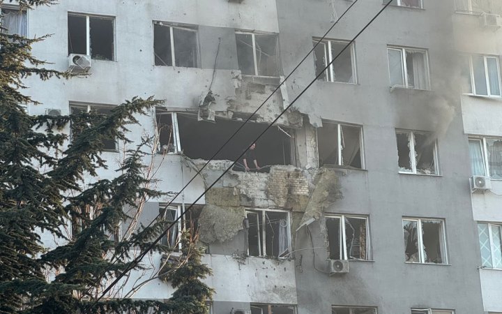 Росіяни атакували девʼятиповерхівку в Одесі, є жертви (доповнено)