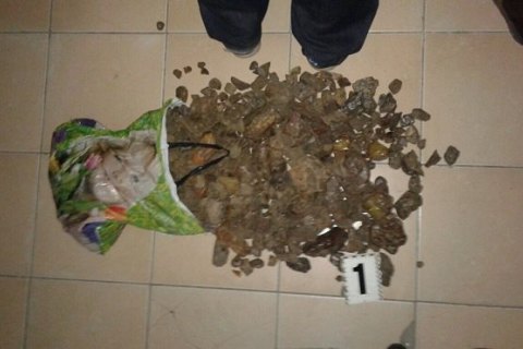 В Ровно СБУ изъяла янтаря на полмиллиона гривен