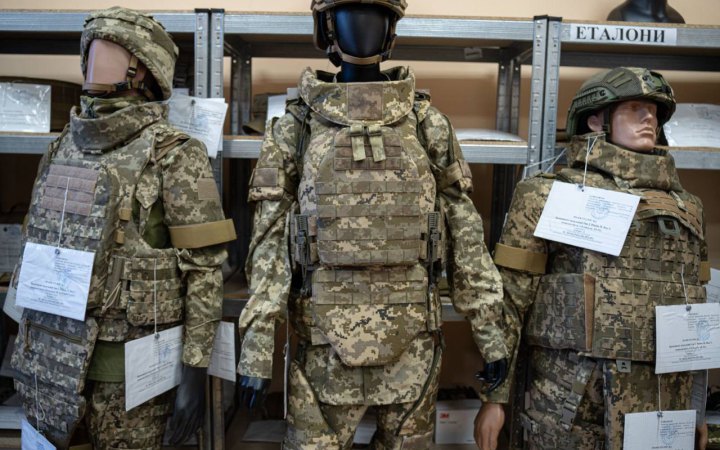 Міноборони сертифікувало перший бронежилет для військовослужбовиць