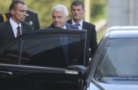 Литвин потратит 611 тысяч на техобслуживание своих машин 