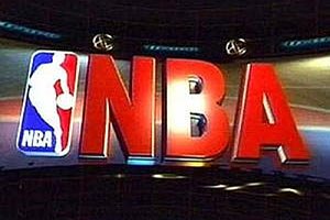 НБА: Кравцов проводит на паркете минуту, ЛеБрон бьет Коби