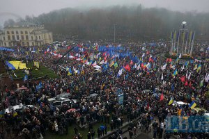 "Общественный" Майдан и "политическая" Европейская площадь: "Мы едины" 
