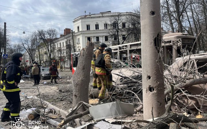 Кількість загиблих унаслідок удару росіян по Сумах збільшилася до 35, - прокуратура