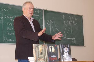 Почему их читают, а нас - нет
