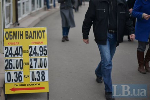Доллар на межбанке упал ниже 25 гривен