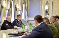 Порошенко поручил привести армию в повышенную боеготовность 