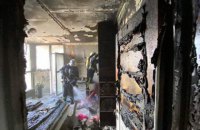 У Києві, намагаючись самостійно загасити пожежу в квартирі, постраждала 10-річна дівчинка