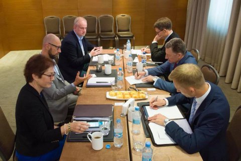 Яценюк: Россия избегает международных переговоров, потому что намерена продолжать агрессию