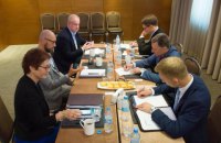 Яценюк: Россия избегает международных переговоров, потому что намерена продолжать агрессию