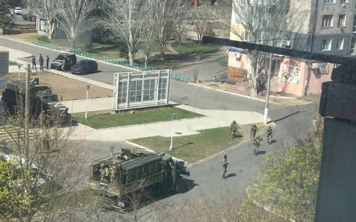 Оккупанты готовят для украинцев "пасхалки": танкисты на снарядах пишут "Христос Воскрес!"
