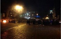 На Грушевского снова жгут шины, протестуя против бездействия властей в Крыму