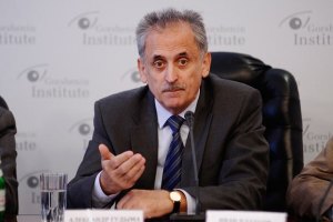 Азаров "бессмысленно теоретизирует" о туркменском газе, - нардеп