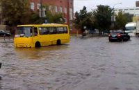 На Куреневке из-за ливней затопило улицу