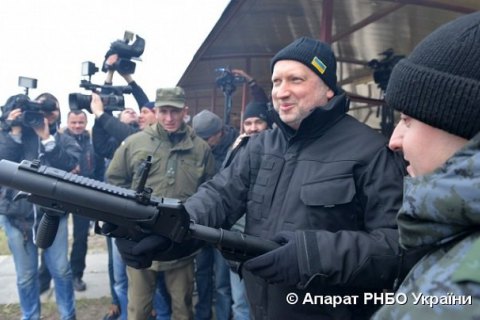 Турчинов потребовал от конструкторов оружие, превосходящее российские образцы