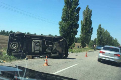 Под Херсоном произошло ДТП с участием БРДМ-2 и микроавтобуса, погиб мужчина (обновлено)